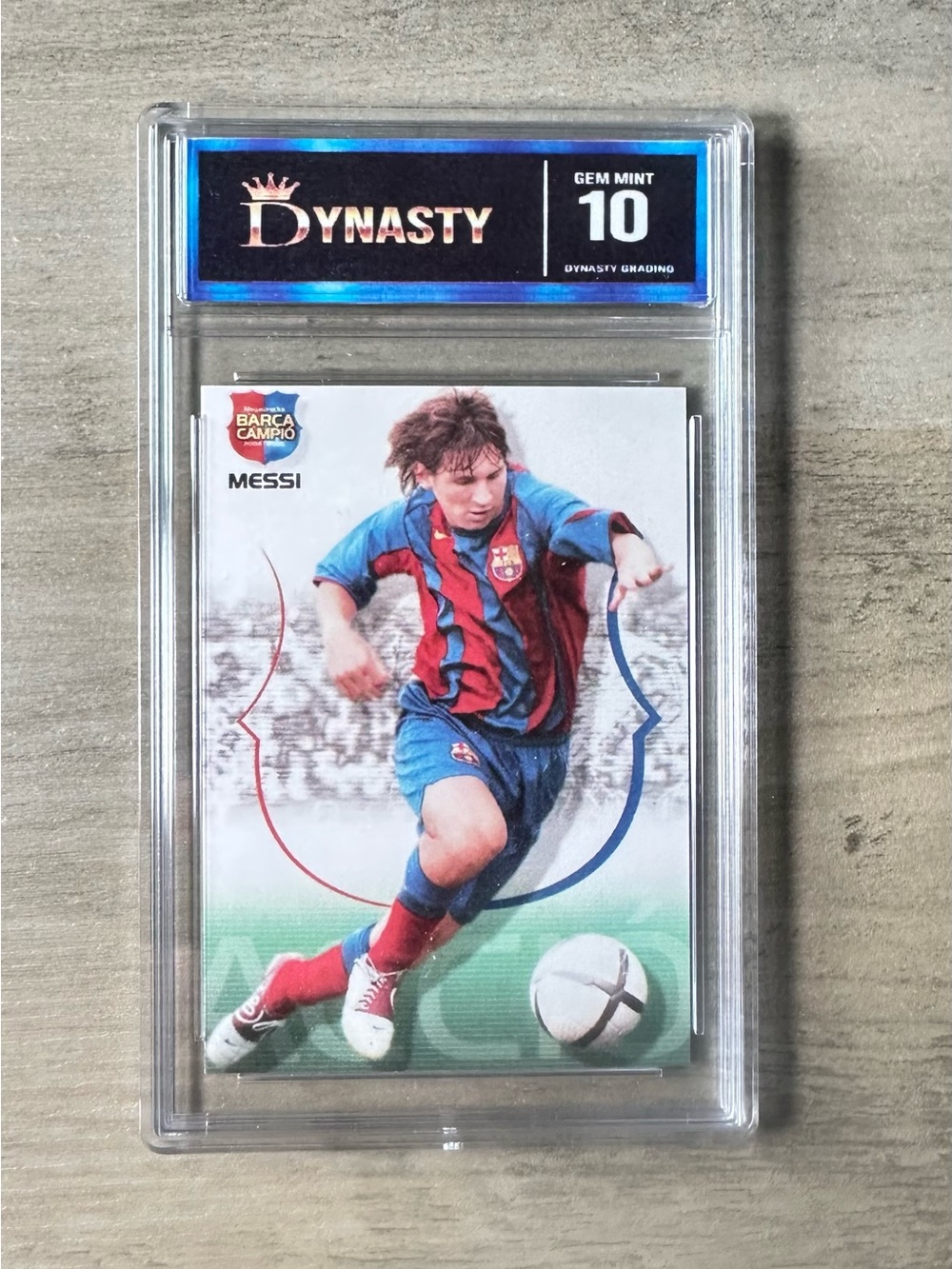 Lionel Messi Rookie Gem Mint 10 2004 Panini #62 Mega Cracks Novelty Card.